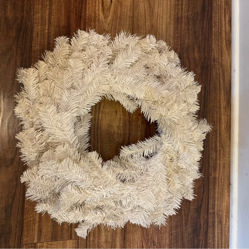 Elegant Ivory Holiday Wreath